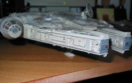 revell_millenniumfalcon_0001