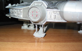 revell_millenniumfalcon_0002
